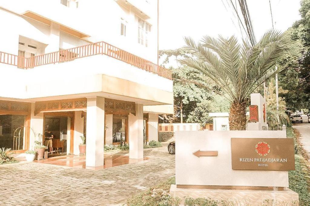 Rizen Padjadjaran Hotel Bogor Bagian luar foto